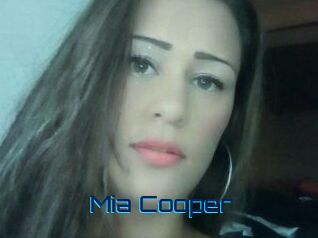 Mia_Cooper